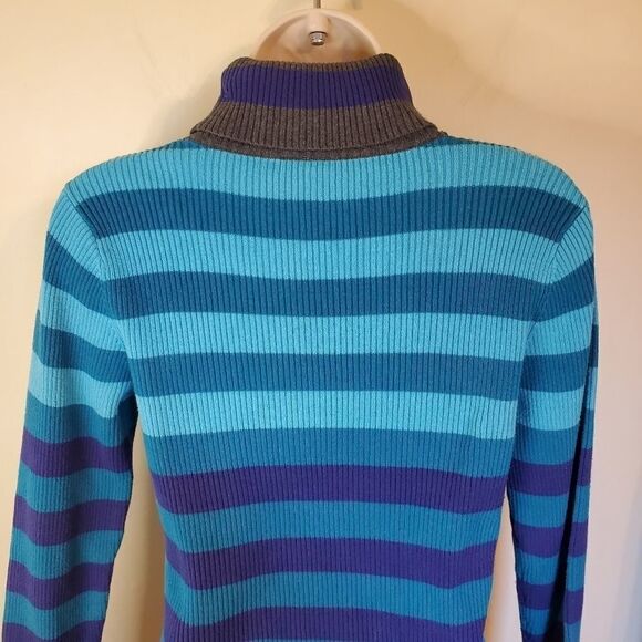 Color Block Striped Turtleneck Sweater - Picture 5 of 10